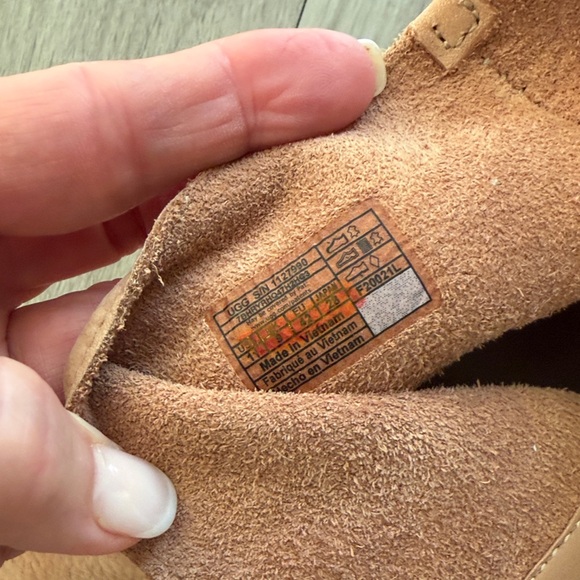 UGG Women's Tan Ankle Boots NWOT - Picture 11 of 12